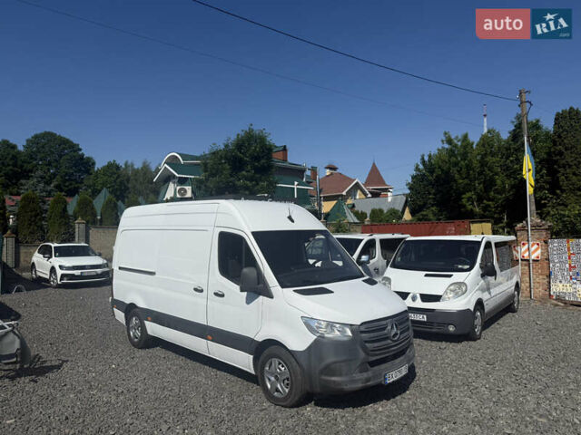 Белый Мерседес Sprinter, объемом двигателя 2.14 л и пробегом 318 тыс. км за 21000 $, фото 1 на Automoto.ua