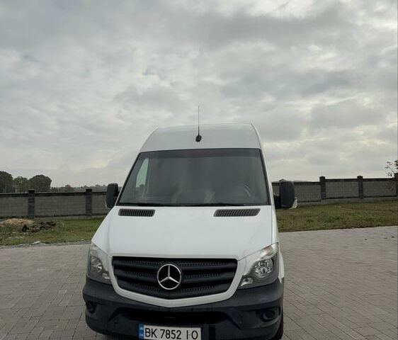 Белый Мерседес Sprinter, объемом двигателя 2.1 л и пробегом 290 тыс. км за 22699 $, фото 1 на Automoto.ua
