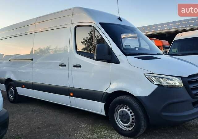 Белый Мерседес Sprinter, объемом двигателя 2.14 л и пробегом 330 тыс. км за 25000 $, фото 1 на Automoto.ua