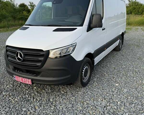 Белый Мерседес Sprinter, объемом двигателя 2.14 л и пробегом 294 тыс. км за 23599 $, фото 1 на Automoto.ua