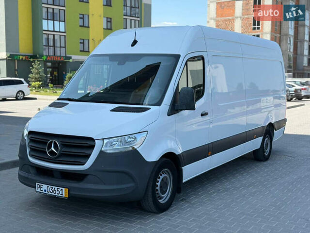 Белый Мерседес Sprinter, объемом двигателя 2.2 л и пробегом 325 тыс. км за 22803 $, фото 1 на Automoto.ua
