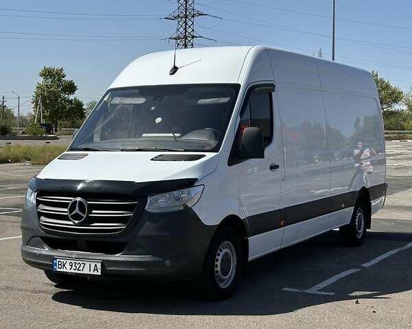 Белый Мерседес Sprinter, объемом двигателя 2.14 л и пробегом 405 тыс. км за 24000 $, фото 1 на Automoto.ua
