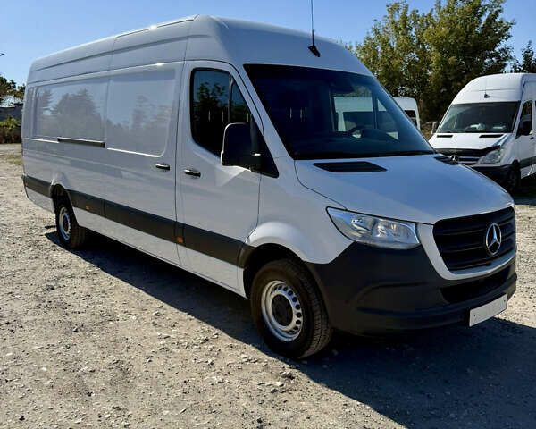 Белый Мерседес Sprinter, объемом двигателя 2.2 л и пробегом 301 тыс. км за 35500 $, фото 1 на Automoto.ua