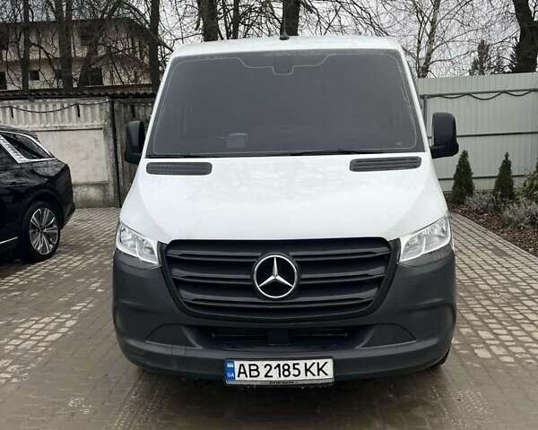 Белый Мерседес Sprinter, объемом двигателя 2.14 л и пробегом 266 тыс. км за 23300 $, фото 1 на Automoto.ua