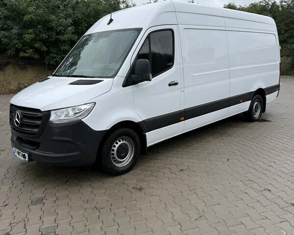 Белый Мерседес Sprinter, объемом двигателя 2.2 л и пробегом 188 тыс. км за 20900 $, фото 1 на Automoto.ua