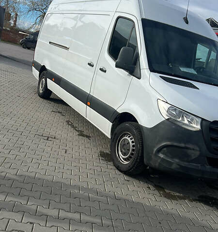 Белый Мерседес Sprinter, объемом двигателя 2.14 л и пробегом 327 тыс. км за 21800 $, фото 1 на Automoto.ua