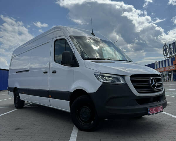 Білий Мерседес Sprinter, об'ємом двигуна 2.99 л та пробігом 313 тис. км за 40906 $, фото 1 на Automoto.ua