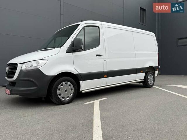Белый Мерседес Sprinter, объемом двигателя 2.2 л и пробегом 287 тыс. км за 25450 $, фото 1 на Automoto.ua