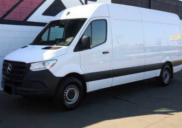 Белый Мерседес Sprinter, объемом двигателя 3 л и пробегом 45 тыс. км за 20400 $, фото 1 на Automoto.ua