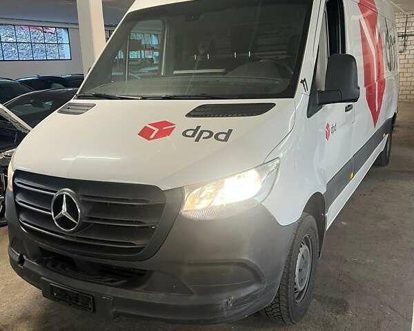 Белый Мерседес Sprinter, объемом двигателя 0 л и пробегом 215 тыс. км за 10713 $, фото 1 на Automoto.ua