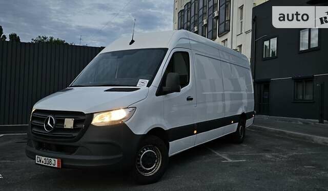 Белый Мерседес Sprinter, объемом двигателя 2.2 л и пробегом 490 тыс. км за 25990 $, фото 1 на Automoto.ua