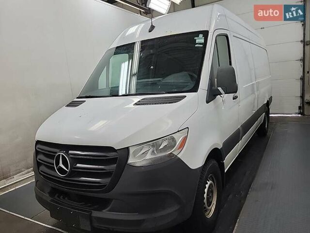 Белый Мерседес Sprinter, объемом двигателя 3 л и пробегом 737 тыс. км за 19999 $, фото 1 на Automoto.ua
