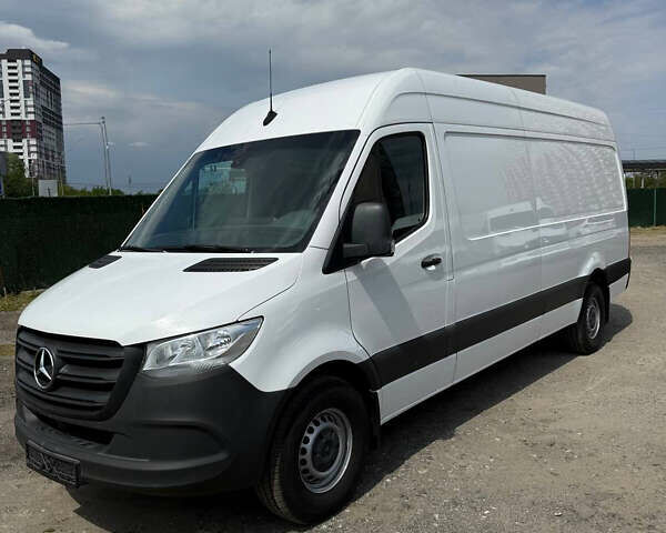 Белый Мерседес Sprinter, объемом двигателя 3 л и пробегом 303 тыс. км за 36999 $, фото 1 на Automoto.ua