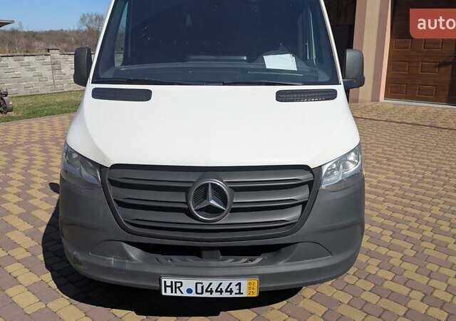 Белый Мерседес Sprinter, объемом двигателя 1.95 л и пробегом 191 тыс. км за 27900 $, фото 1 на Automoto.ua