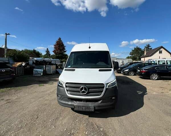 Белый Мерседес Sprinter, объемом двигателя 3 л и пробегом 440 тыс. км за 44500 $, фото 1 на Automoto.ua