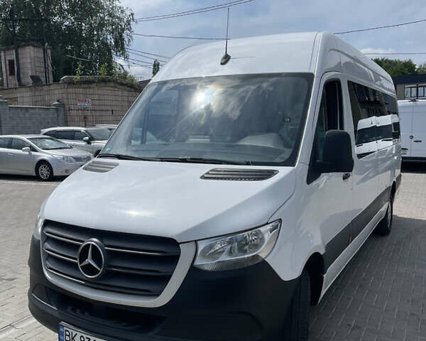 Белый Мерседес Sprinter, объемом двигателя 1.95 л и пробегом 560 тыс. км за 46717 $, фото 1 на Automoto.ua