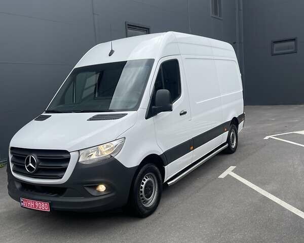 Белый Мерседес Sprinter, объемом двигателя 2 л и пробегом 210 тыс. км за 28950 $, фото 1 на Automoto.ua