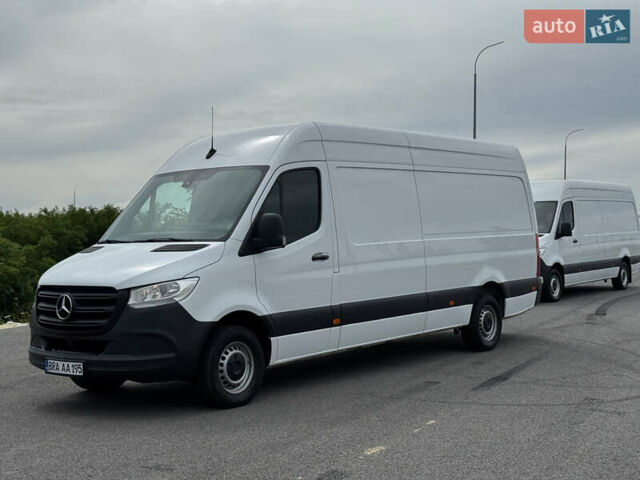 Белый Мерседес Sprinter, объемом двигателя 2.2 л и пробегом 220 тыс. км за 25900 $, фото 1 на Automoto.ua