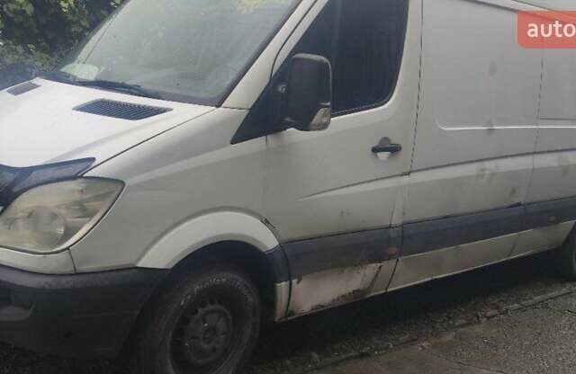 Белый Мерседес Sprinter, объемом двигателя 2.2 л и пробегом 517 тыс. км за 10000 $, фото 1 на Automoto.ua