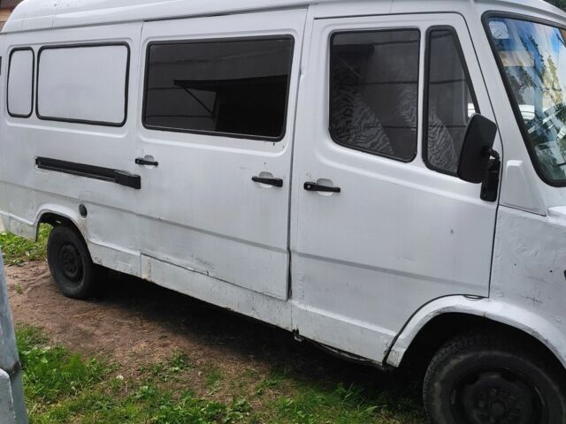 Белый Мерседес Sprinter, объемом двигателя 0 л и пробегом 500 тыс. км за 1021 $, фото 1 на Automoto.ua
