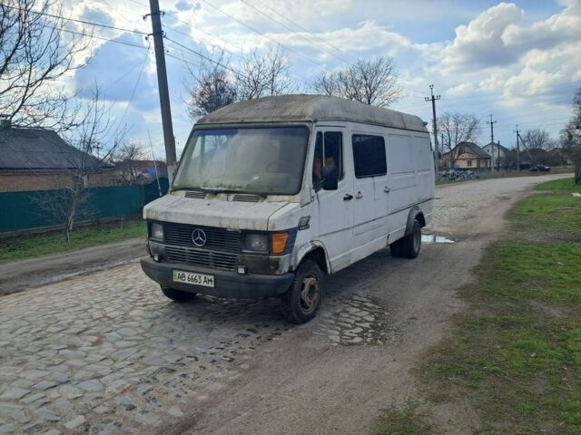 Білий Мерседес Sprinter, об'ємом двигуна 2.9 л та пробігом 500 тис. км за 1700 $, фото 1 на Automoto.ua