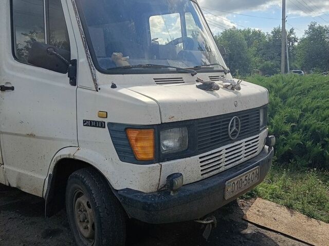 Белый Мерседес Sprinter, объемом двигателя 2.3 л и пробегом 375 тыс. км за 2500 $, фото 1 на Automoto.ua