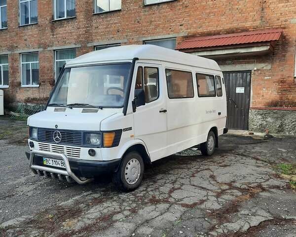 Белый Мерседес Sprinter, объемом двигателя 2.3 л и пробегом 500 тыс. км за 2000 $, фото 1 на Automoto.ua