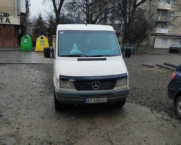 Белый Мерседес Sprinter, объемом двигателя 2.29 л и пробегом 702 тыс. км за 4100 $, фото 1 на Automoto.ua