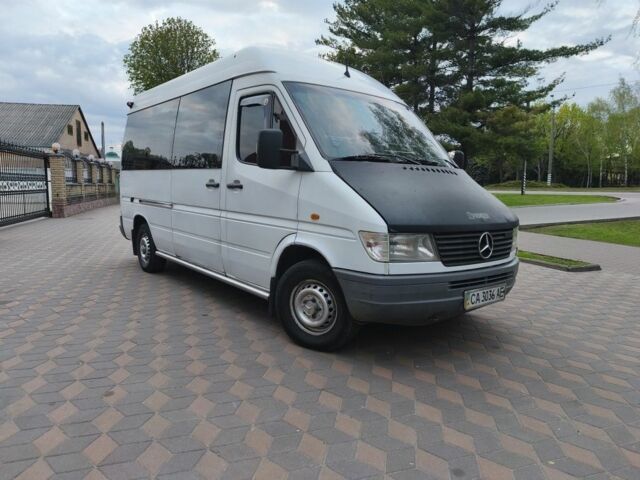 Белый Мерседес Sprinter, объемом двигателя 0 л и пробегом 730 тыс. км за 6200 $, фото 1 на Automoto.ua