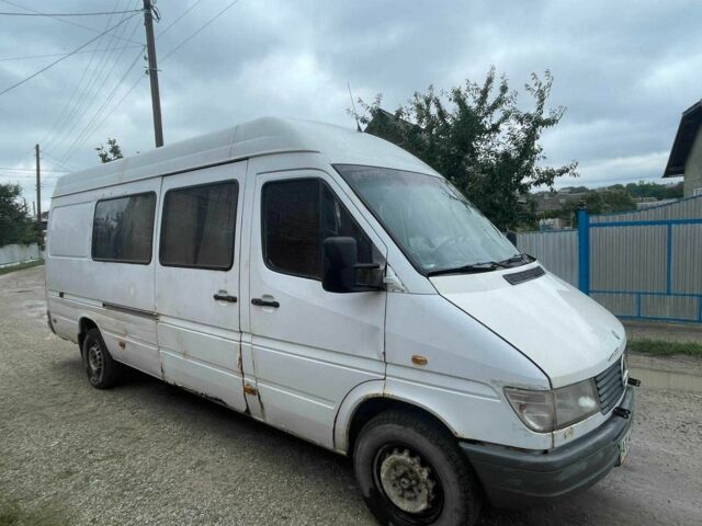 Белый Мерседес Sprinter, объемом двигателя 2.9 л и пробегом 300 тыс. км за 4315 $, фото 1 на Automoto.ua