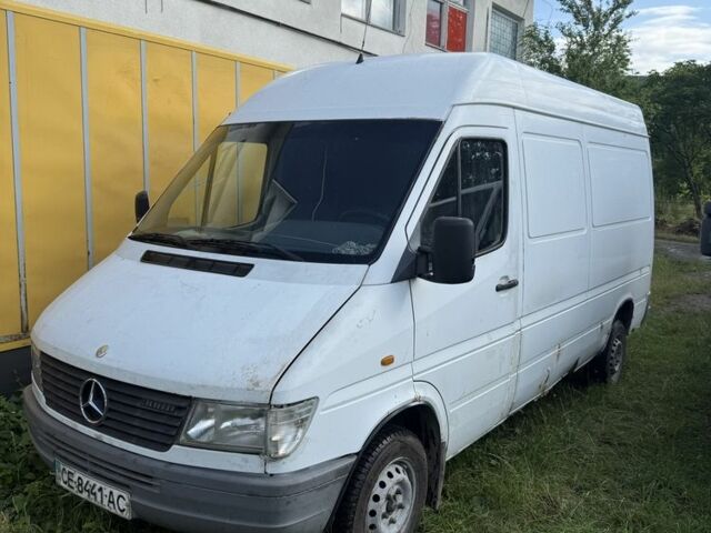 Белый Мерседес Sprinter, объемом двигателя 2.3 л и пробегом 100 тыс. км за 3000 $, фото 1 на Automoto.ua
