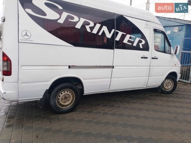 Білий Мерседес Sprinter, об'ємом двигуна 2.9 л та пробігом 999 тис. км за 6000 $, фото 1 на Automoto.ua