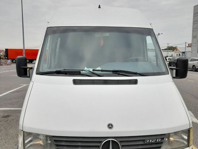 Білий Мерседес Sprinter, об'ємом двигуна 2.9 л та пробігом 65 тис. км за 6000 $, фото 1 на Automoto.ua
