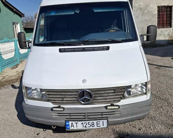 Белый Мерседес Sprinter, объемом двигателя 2.87 л и пробегом 450 тыс. км за 7200 $, фото 1 на Automoto.ua