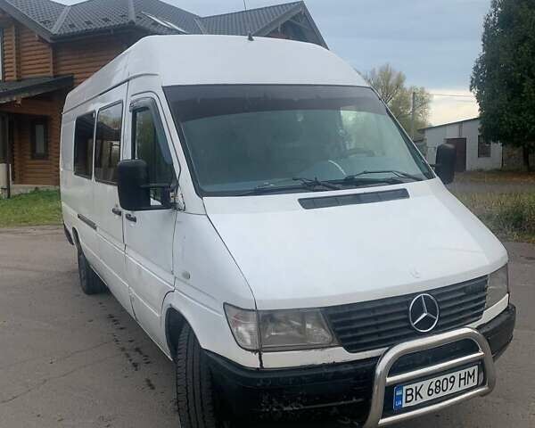 Білий Мерседес Sprinter, об'ємом двигуна 2.9 л та пробігом 800 тис. км за 4500 $, фото 1 на Automoto.ua