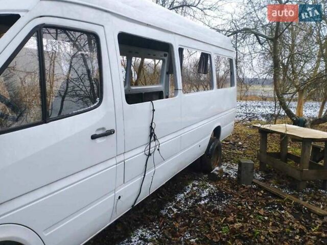 Белый Мерседес Sprinter, объемом двигателя 2.9 л и пробегом 100 тыс. км за 1000 $, фото 1 на Automoto.ua