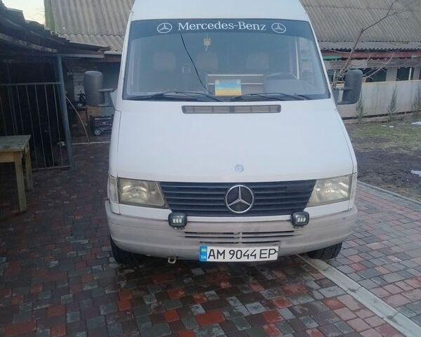Белый Мерседес Sprinter, объемом двигателя 2.87 л и пробегом 700 тыс. км за 5600 $, фото 1 на Automoto.ua
