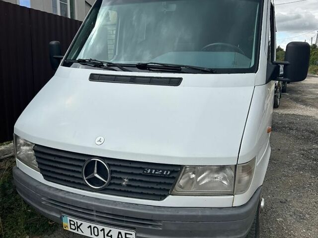 Белый Мерседес Sprinter, объемом двигателя 2.9 л и пробегом 503 тыс. км за 9500 $, фото 1 на Automoto.ua