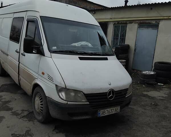 Белый Мерседес Sprinter, объемом двигателя 2.15 л и пробегом 800 тыс. км за 3800 $, фото 1 на Automoto.ua