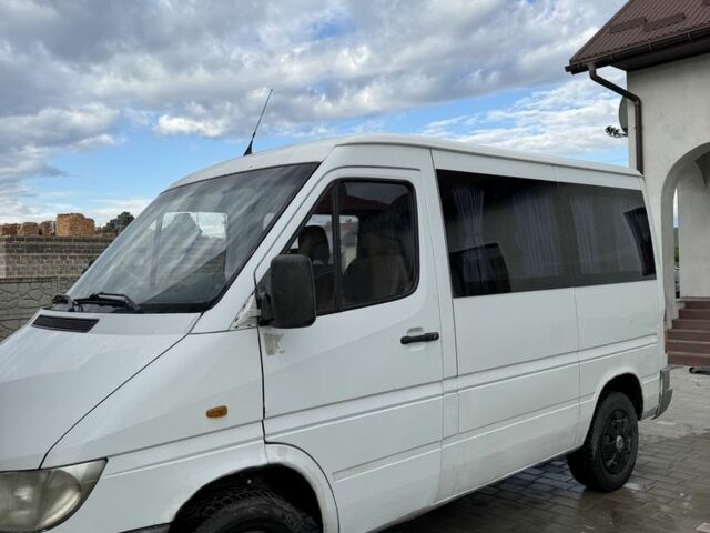 Белый Мерседес Sprinter, объемом двигателя 2.1 л и пробегом 350 тыс. км за 3500 $, фото 1 на Automoto.ua