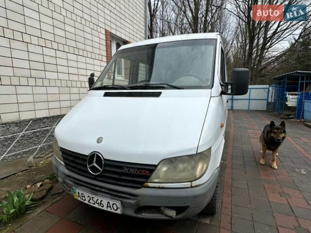 Белый Мерседес Sprinter, объемом двигателя 2.15 л и пробегом 500 тыс. км за 4624 $, фото 1 на Automoto.ua