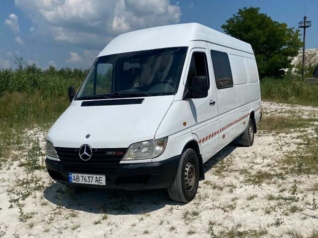 Белый Мерседес Sprinter, объемом двигателя 2.2 л и пробегом 833 тыс. км за 7400 $, фото 1 на Automoto.ua