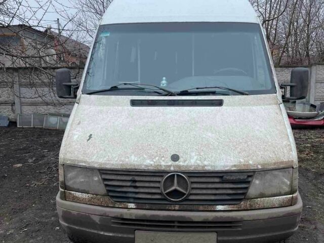 Белый Мерседес Sprinter, объемом двигателя 2.9 л и пробегом 400 тыс. км за 2300 $, фото 1 на Automoto.ua