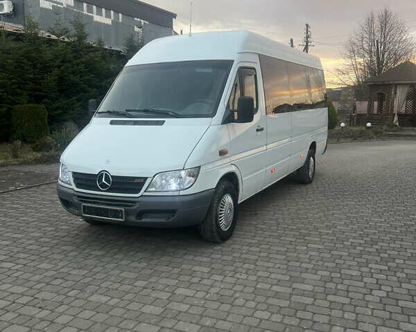Белый Мерседес Sprinter, объемом двигателя 2.7 л и пробегом 700 тыс. км за 13800 $, фото 1 на Automoto.ua