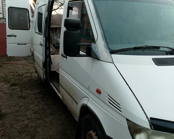 Белый Мерседес Sprinter, объемом двигателя 2.3 л и пробегом 482 тыс. км за 4000 $, фото 1 на Automoto.ua