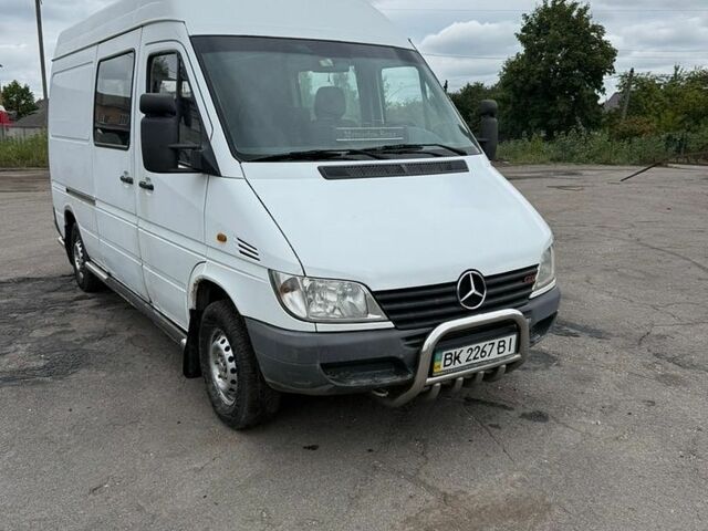 Белый Мерседес Sprinter, объемом двигателя 2.15 л и пробегом 420 тыс. км за 5400 $, фото 1 на Automoto.ua