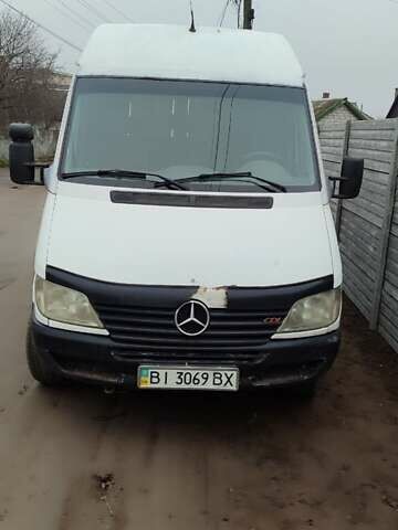 Белый Мерседес Sprinter, объемом двигателя 2.2 л и пробегом 484 тыс. км за 4700 $, фото 1 на Automoto.ua