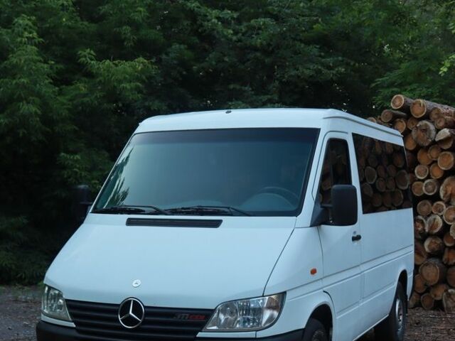 Белый Мерседес Sprinter, объемом двигателя 2.2 л и пробегом 400 тыс. км за 8800 $, фото 1 на Automoto.ua