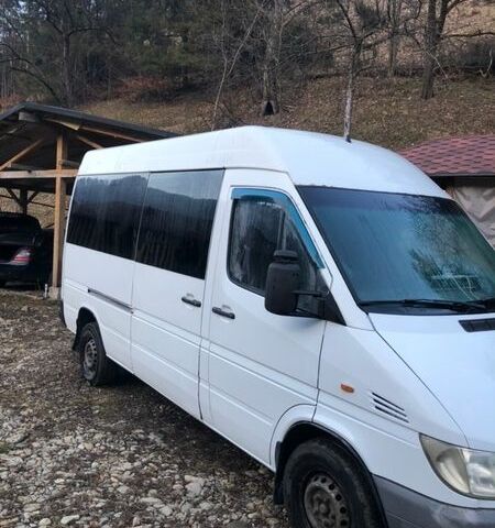 Белый Мерседес Sprinter, объемом двигателя 2.15 л и пробегом 500 тыс. км за 4700 $, фото 1 на Automoto.ua