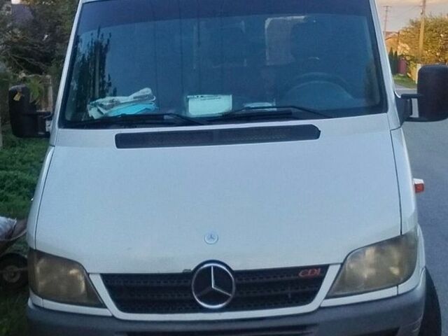 Белый Мерседес Sprinter, объемом двигателя 2.69 л и пробегом 728 тыс. км за 6500 $, фото 1 на Automoto.ua